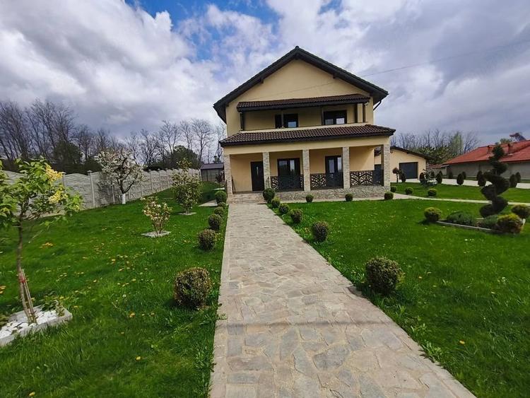 Casă cu Teren 2775 Mp în Crasna