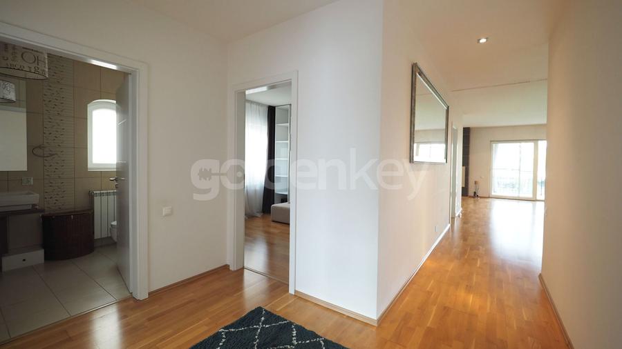 Apartament cu 4 camere decomandat, mobilat în Pipera