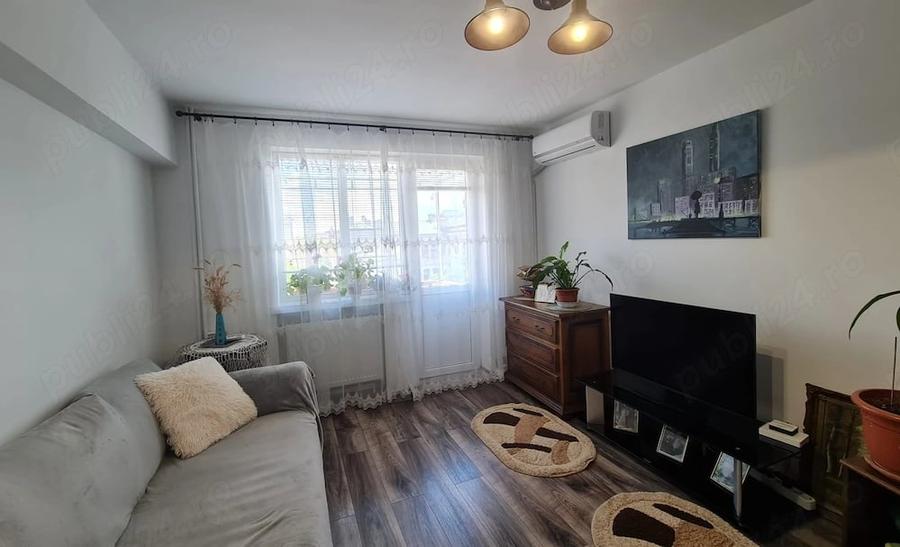 Apartament cu 2 camere semidecomandat în Traian