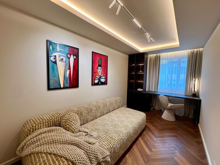 Apartament cu 3 camere semidecomandat, mobilat în Gruia