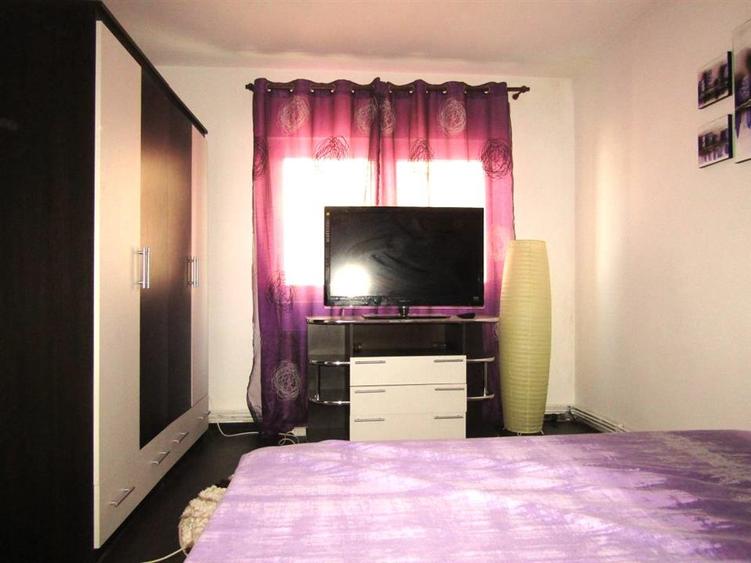 Apartament cu 2 camere decomandat în Micro 4