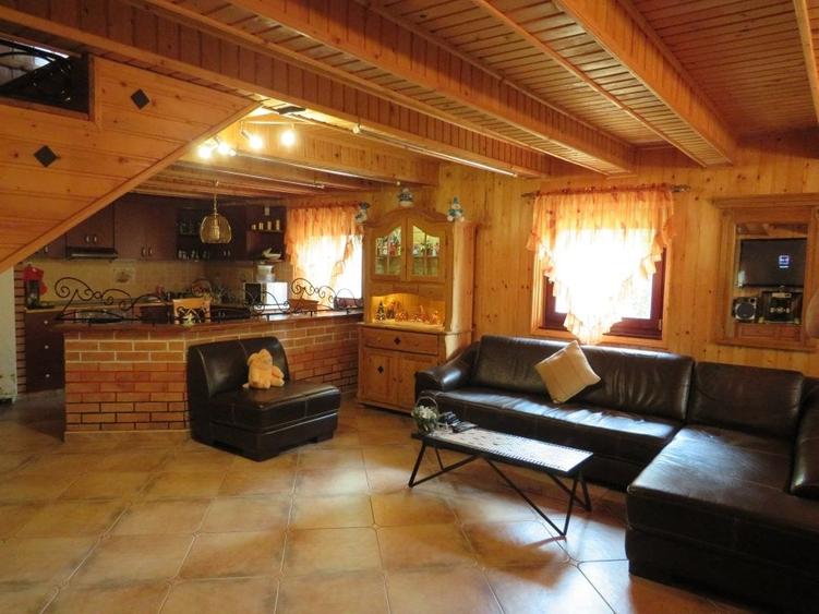 Casă cu 5 camere cu Canalizare în Câmpu Cetății