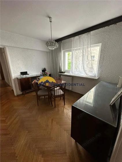 Apartament cu 4 camere decomandat, mobilat în Calea Victoriei