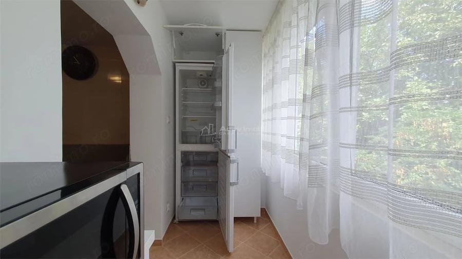 Apartament cu 3 camere decomandat în Poieni-Suceava