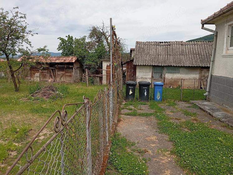 Casă cu 2 camere cu Teren 1843 Mp în Urișor