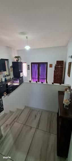 Casă cu 7 camere cu Teren 8000 Mp în Cosmești
