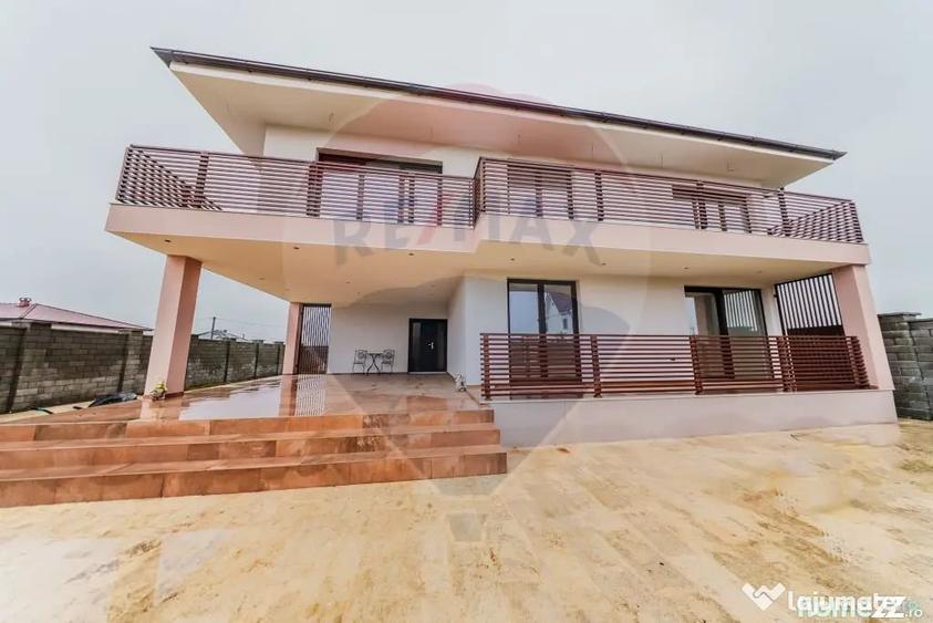 Casă cu 5 camere cu Teren 500 Mp în Vladimirescu