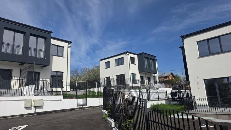 Casă individuală cu 3 camere cu Teren 190 Mp în Central