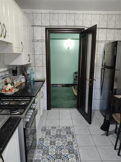 Apartament cu 3 camere decomandat în Apollo