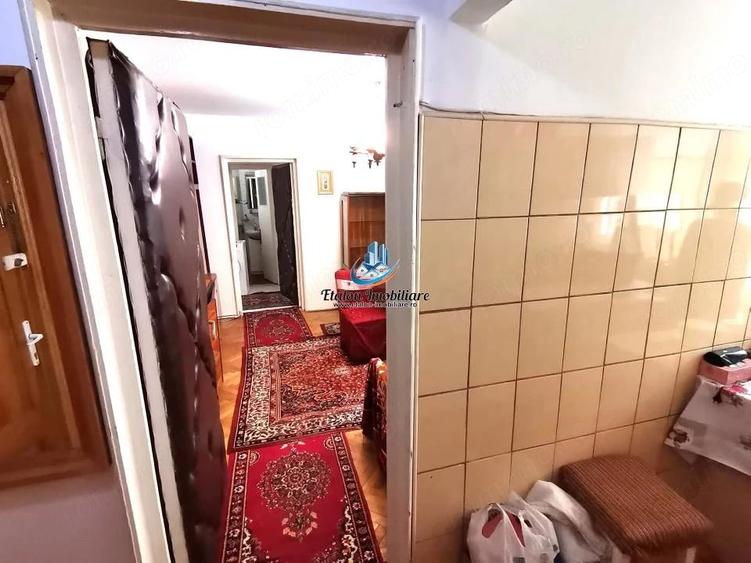 Apartament cu 3 camere semidecomandat în Dărmănești