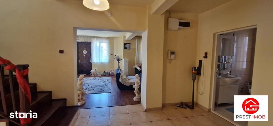 Casă cu 6 camere cu Teren 435 Mp în Central