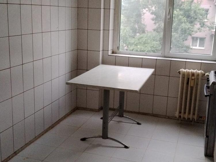 Apartament cu 3 camere decomandat în Drumul Taberei