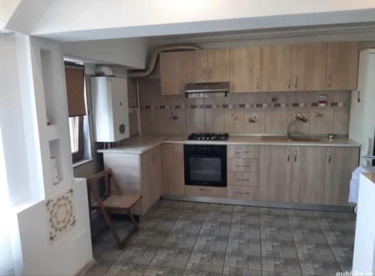 Apartament cu 3 camere decomandat în Lacu