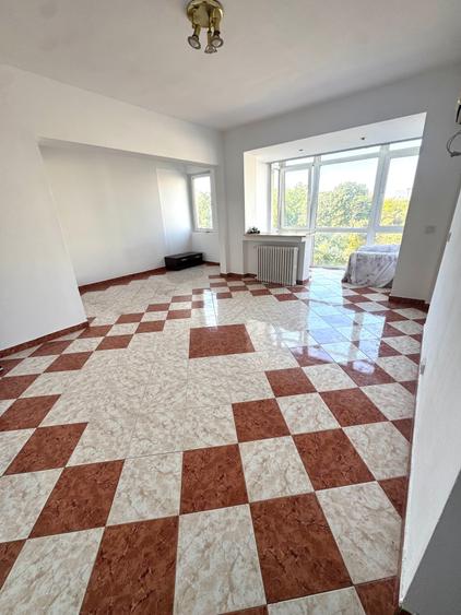 Garsonieră semidecomandată în Universitate