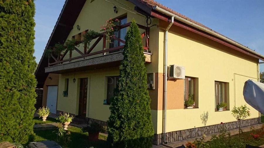 Casă individuală cu 4 camere cu Canalizare în Moșnița Nouă