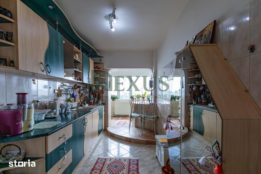 Apartament cu 3 camere decomandat în Cornișa