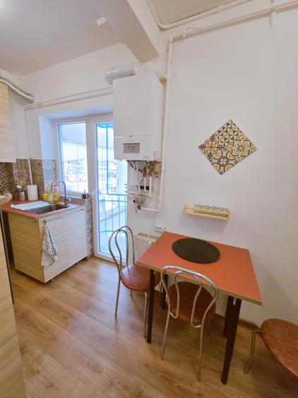 Apartament cu 3 camere semidecomandat în Cișmigiu