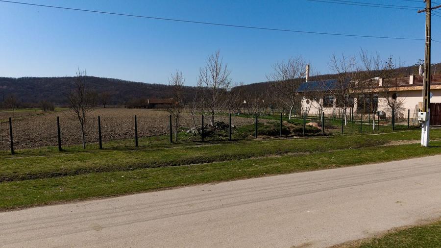 Teren Construcții intravilan de 2970 mp, în Odvoș
