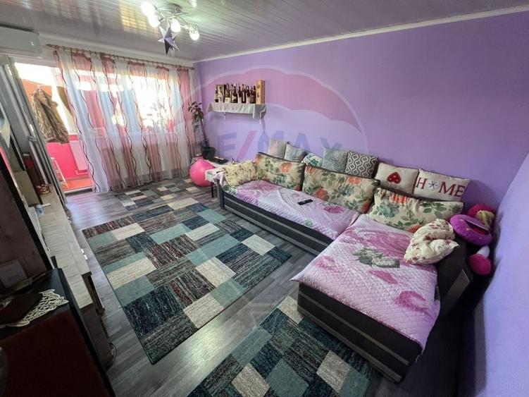 Apartament cu 3 camere decomandat, mobilat în Sud