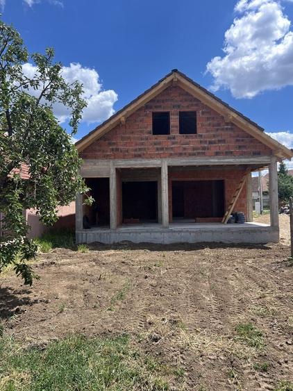 Casă cu 2 camere în Biharia