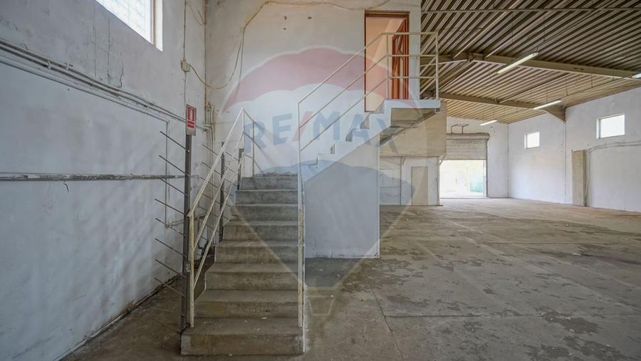 Spațiu industrial, de 794 mp, în Periferie