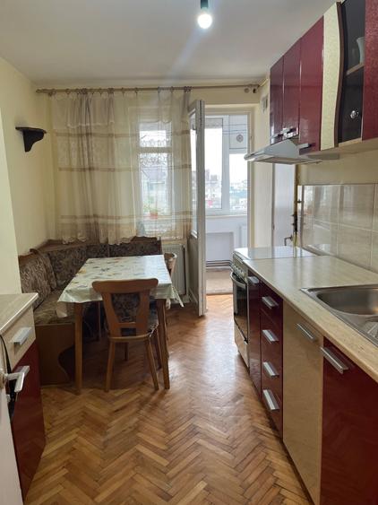 Apartament cu 4 camere decomandat în Central