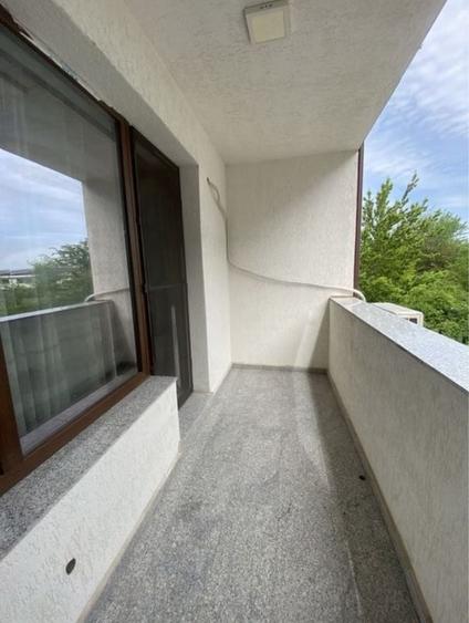 Apartament cu 3 camere decomandat în Exterior Vest