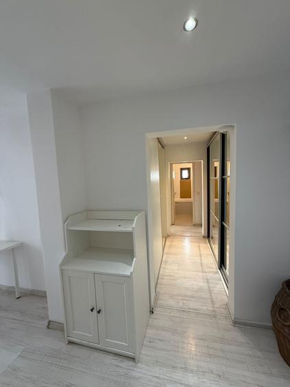 Apartament cu 3 camere decomandat, mobilat în Centru Civic