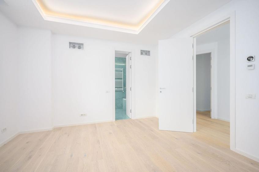 Casă individuală cu 8 camere cu Canalizare în Dorobanți