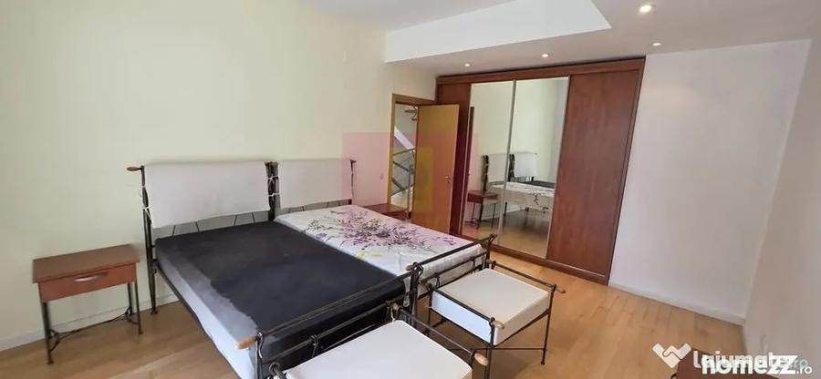 Casă cu 7 camere cu Teren 2813 Mp în Central