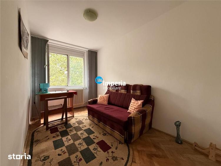 Apartament cu 3 camere semidecomandat în Tătărași