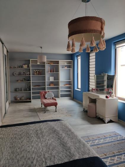 Apartament cu 3 camere decomandat, mobilat în Europa