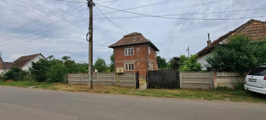 Casă cu 4 camere în Războieni-Cetate