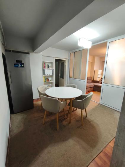 Apartament cu 3 camere semidecomandat în Micro 16