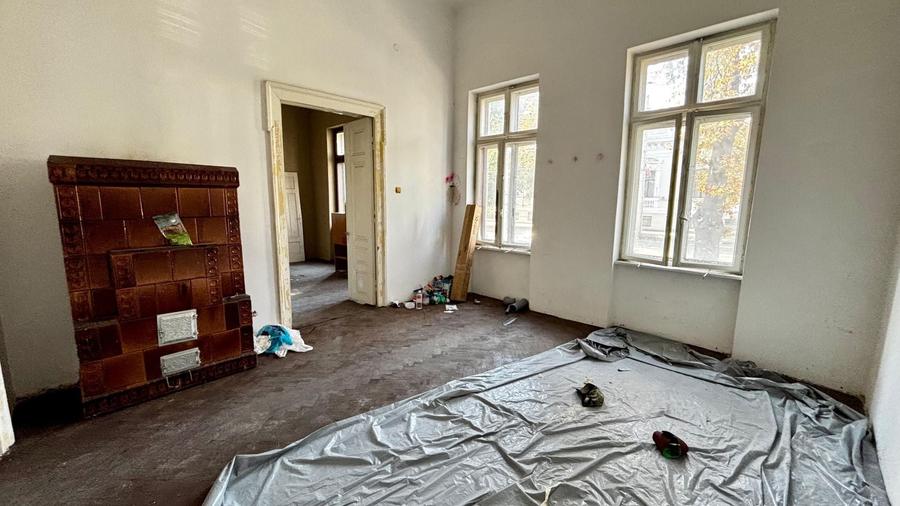 Casă individuală cu 5 camere cu Canalizare în Central