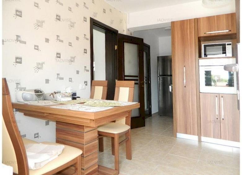 Casă individuală cu 5 camere cu Canalizare în Hărman
