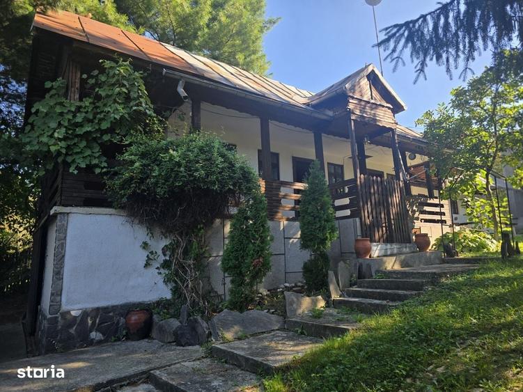 Casă cu 4 camere cu Teren 3300 Mp în Călinești