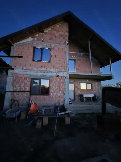 Casă cu Teren 1300 Mp în Varlaam