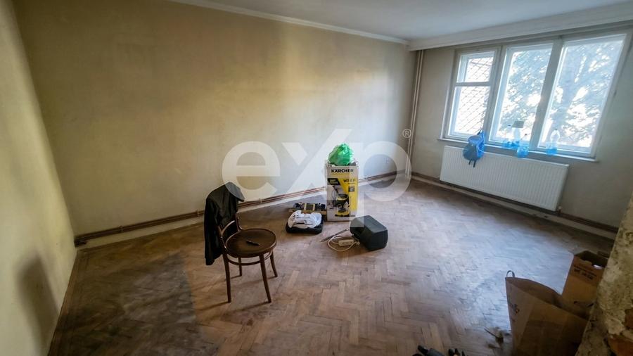 Apartament cu 4 camere decomandat în Central