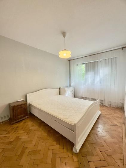 Apartament cu 3 camere decomandat în Torontalului