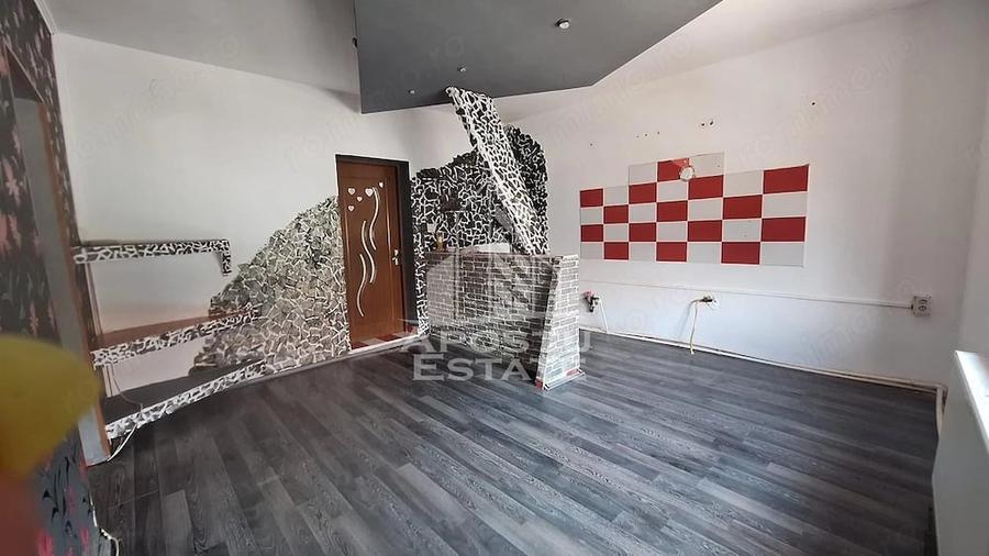 Casă cu 6 camere cu Teren 479 Mp în Crișan