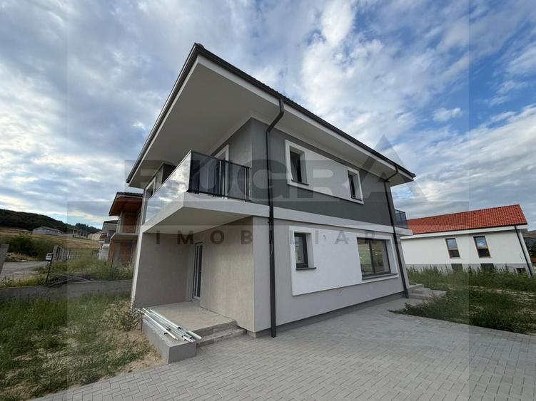 Casă individuală cu 5 camere cu Canalizare în Chinteni