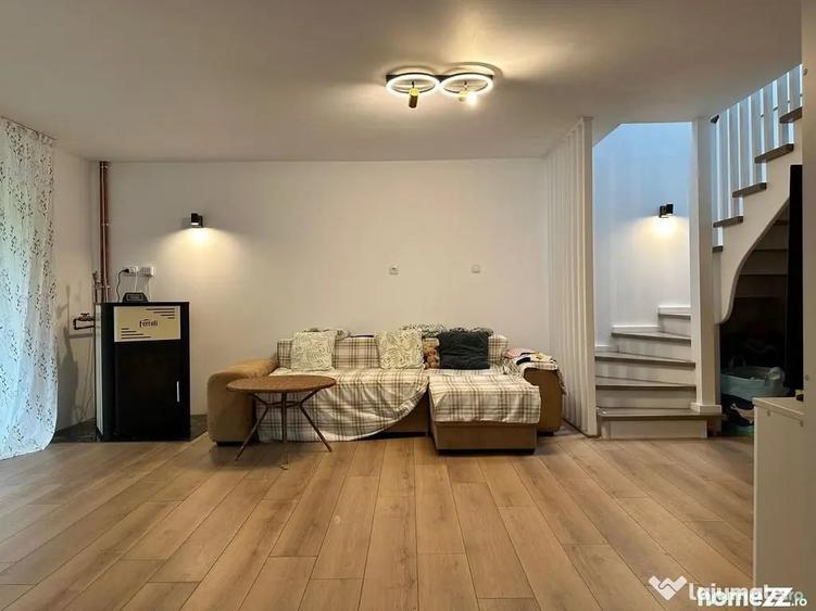 Casă cu 5 camere cu Teren 3029 Mp în Central