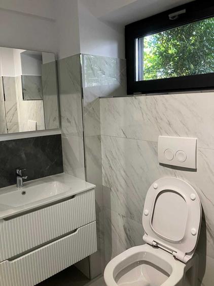 Apartament cu 6 camere semidecomandat în Valea Adâncă