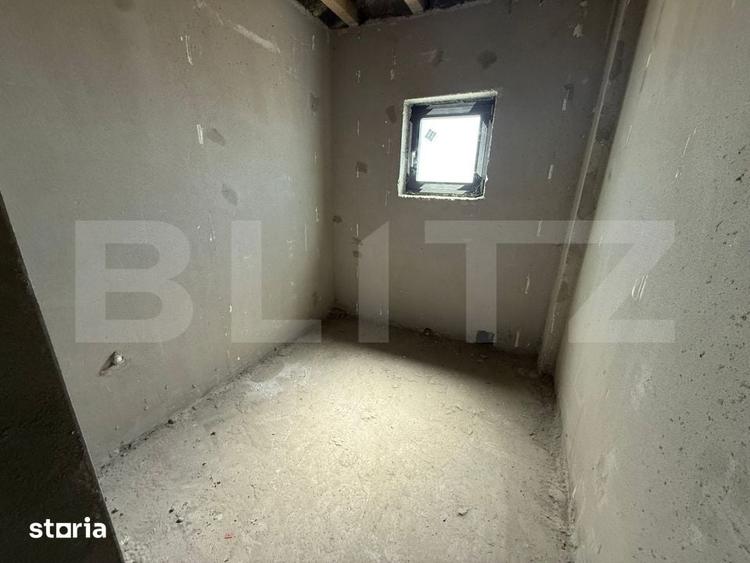 Casă cu 5 camere cu Teren 389 Mp în Cârcea