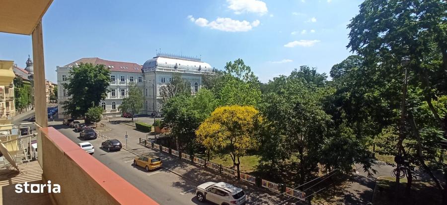 Apartament cu 3 camere semidecomandat în Central