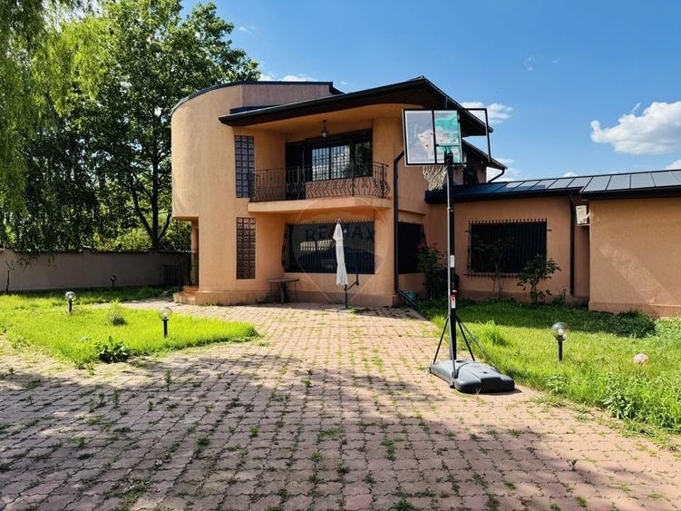 Casă individuală cu 4 camere cu Teren 563 Mp în Central