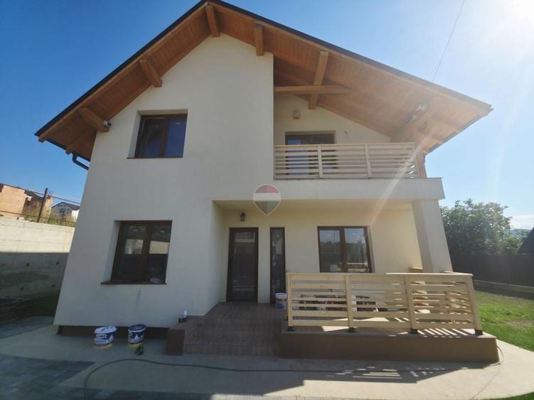 Casă individuală cu 4 camere cu Teren 550 Mp în Calea Romanului