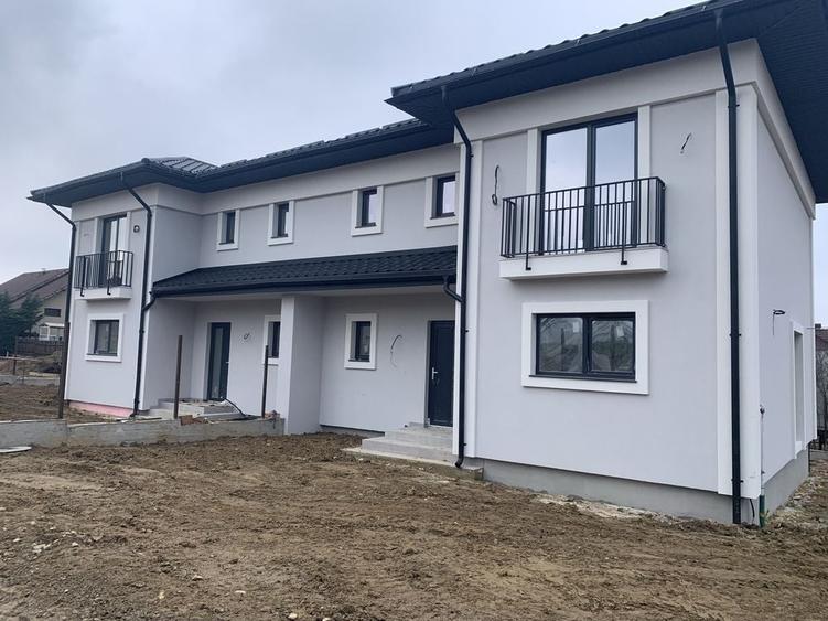 Casă cu 4 camere în Satu Nou de Sus
