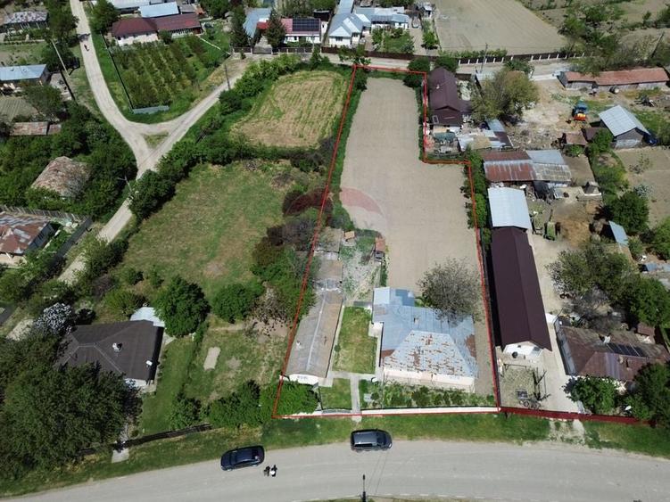 Casă individuală cu 5 camere cu Teren 1700 Mp în Hângulești